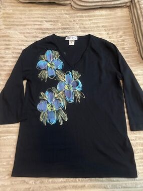 Vintage Victoria Black V-Neck Blue Floral Appliqué Women's Top Size M 3/4 Sleeve